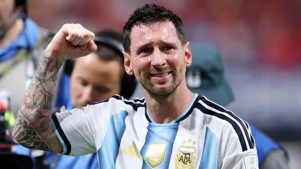 img of Barcelona president Joan Laporta hails Lionel Messi for 'extraordinary'...