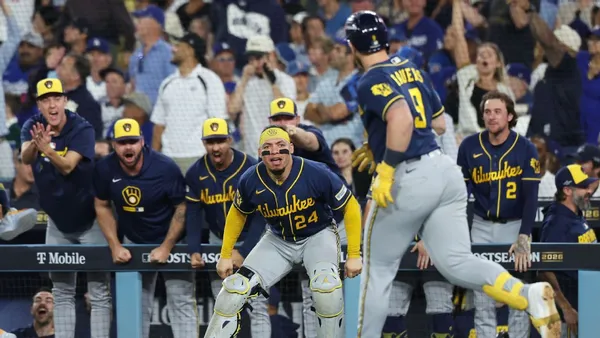 img of Bauers' epic HR rocks Dodgers, helps move Brewers one...