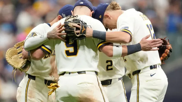 img of Boosted by bullpen, Brewers outlast Dodgers in Game 1...
