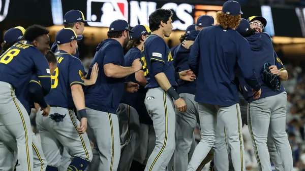 img of Brewers sweep Dodgers in NLCS, advance to 1st World...