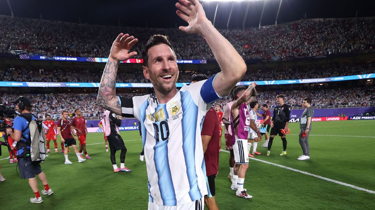Messi praises 'not normal' Argentina in WC defense...