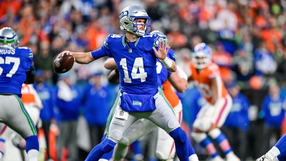 img of NFL Week 7 buzz: What we're hearing on QB situations,...