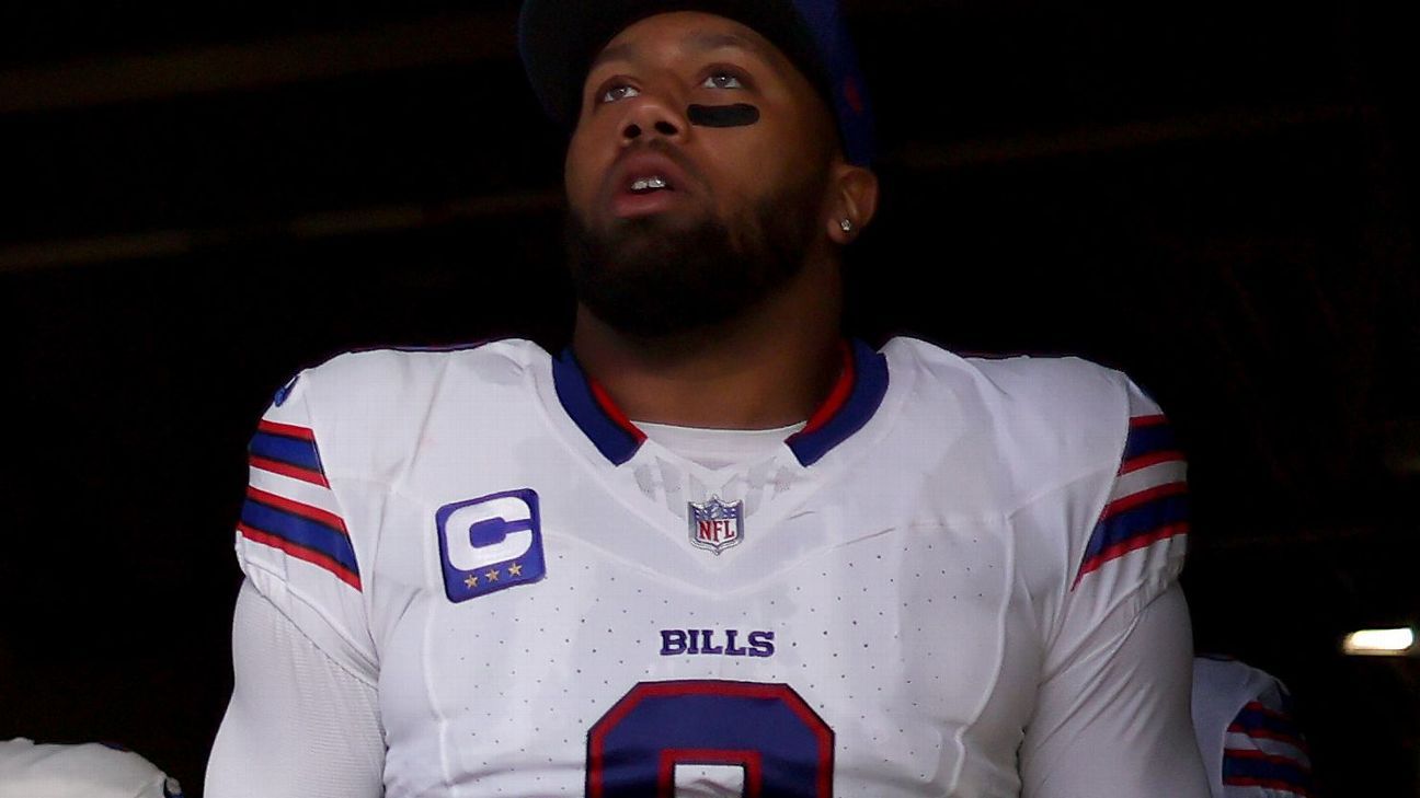 Rams OL Jackson punches Bills LB Chubb at midfield...