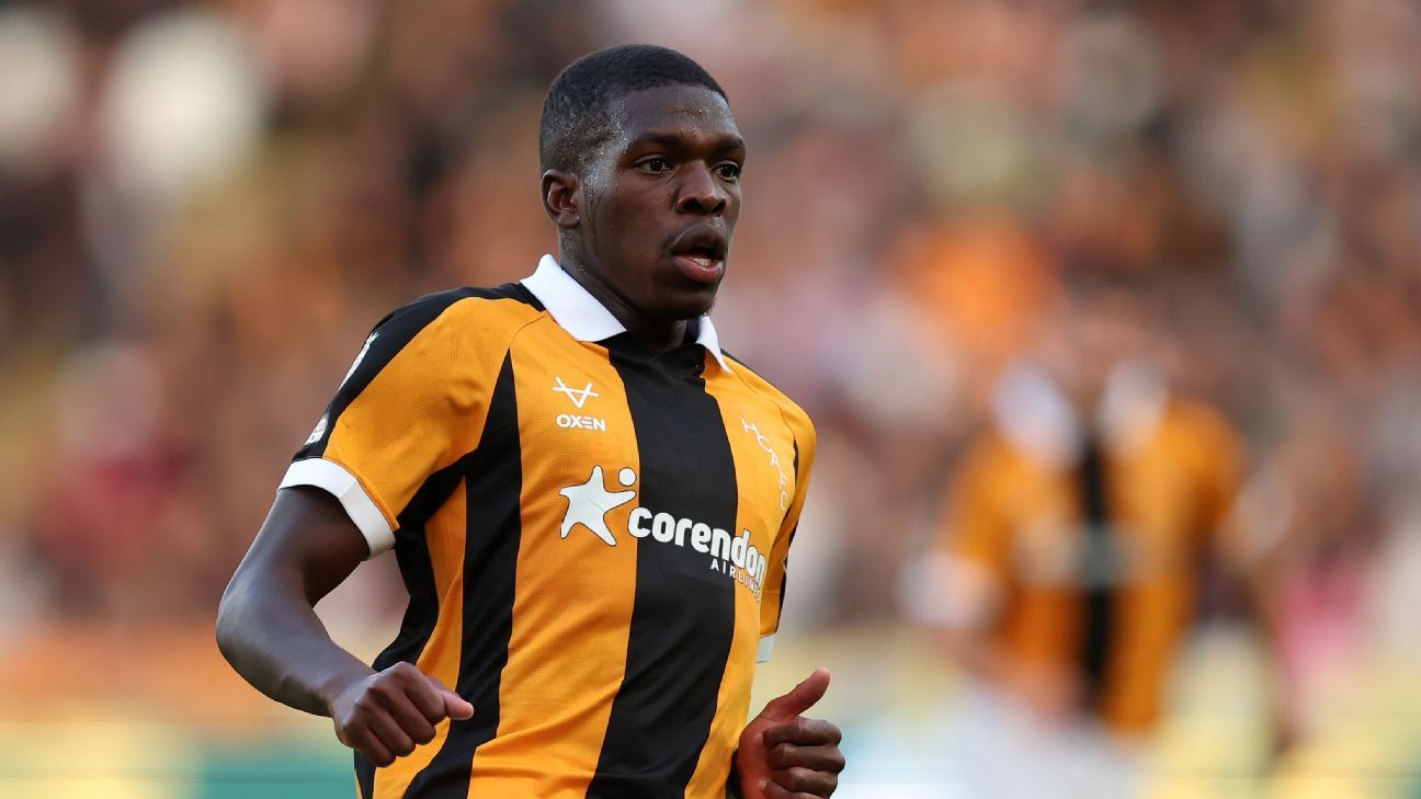 Reports: Second Hull player flips car near training