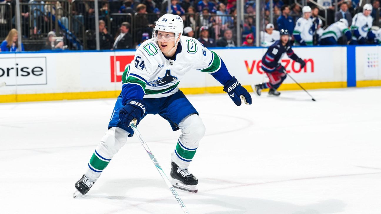 Räty clears waivers, joins Maple Leafs via trade