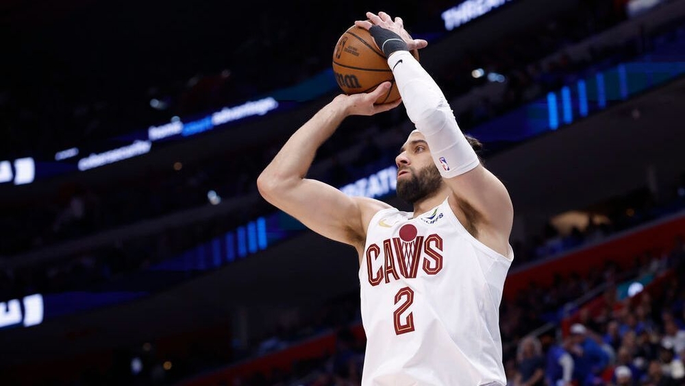 img of Sources: Clippers' Strus (foot) to be reevaluated in 4...