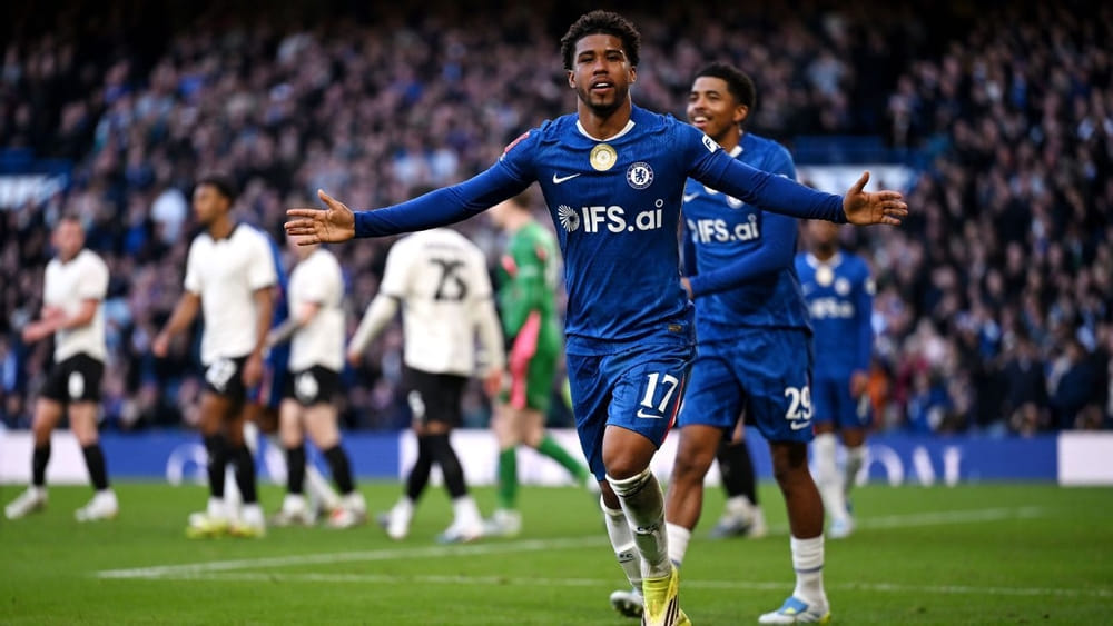 img of Sources: Utd, Chelsea agree $67M deal for Santos