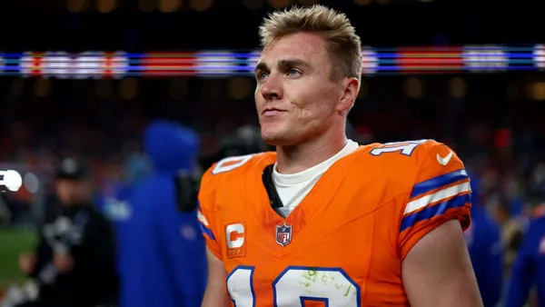 img of What's wrong with Bo Nix? Looking at the Broncos QB's...