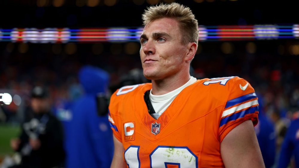 img of What's wrong with Bo Nix? Looking at the Broncos QB's...