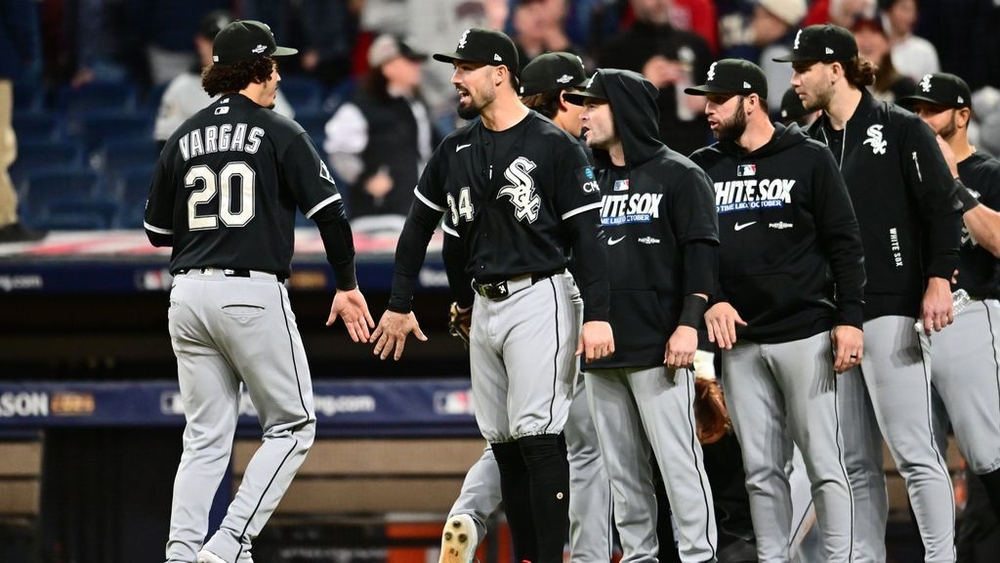 img of White Sox stay perfect, look to clinch at home for...